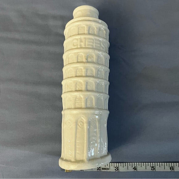 Vintage Ceramic Replica of Leaning Tower of Pisa Grated Cheese Shaker - Picture 4 of 5